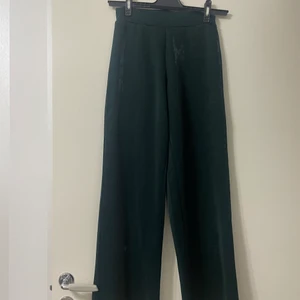 Storlek på båda är s  - Jätte fint o väldigt sköna byxor 