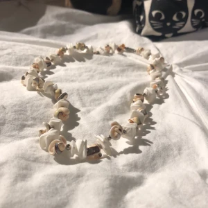Halsband  - 🎀Ett fint halsband i bra skick och lerig använt🎀