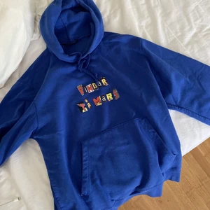 Hov1 hoodie - En Vindar på mars hoodie köpt från hov1s hemsida för 600kr+frakt. Säljer endast för bra bud. Storlek M.