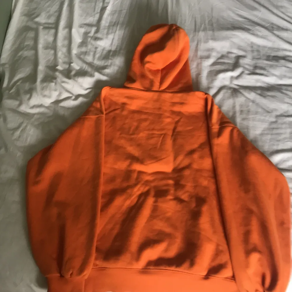 Overzised Carhartt hoodie, 7/10 färgen har försvunnit lite i tvätten. Priset kan förhandlas. Ny pris 700, slut såld överallt. Hoodies.