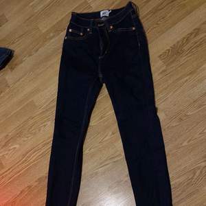 Skinny jeans ”snake” från lager 157, aldrig använda 