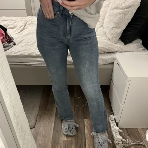 Blå jenas - Blåa jeans aldrig använda stretchiga 