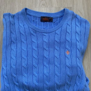 Tröja - Morris - Kabelstickad tröja från Morris. Obetydligt använd. För stor i storlek. 