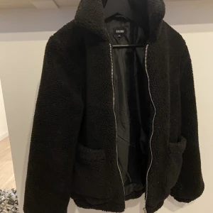 Svart teddyjacka  - Svart Teddy 