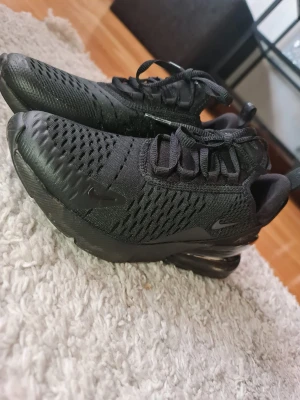 Nike skor  - Nike Air 27c. Har använt 3 gånger bara.  
