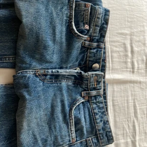 Jeans - Jättefina jeans med lite hål🫶🏾