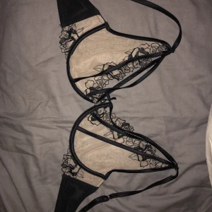 Mesh BH från Hunkemöller - Superfin Bh i mesh material, från Hunkemöller! Endast testad!  Storlek 80E, men skulle säga att den passar D bättre! 