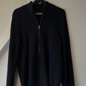 Mango halt zip - Mango hall zip i strl m som Endast är använd tre gånger