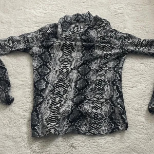 cool tröja - cool tröja använd ett fåtal gånger, jätteskönt material