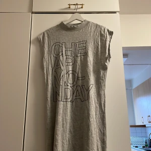 Nattlinne - Ett grått nattlinne från cheapmonday i storlek xs. 