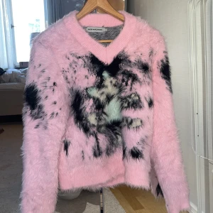 Tröja - Racerworld - Bought this sweater from the site Racerworld. Bought for 1500kr, very warm sweater. Used 2 times .  —- Price can be discussed ——