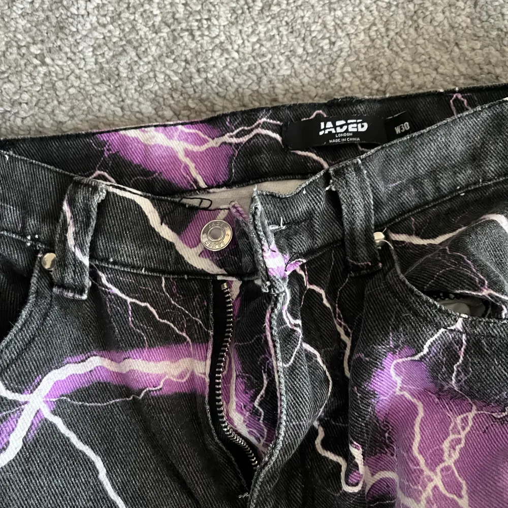 Säljer mina Jaded blixtjeans.. Knappt använda, säljer pga för små Nypris ca 900kr. Jeans & Byxor.