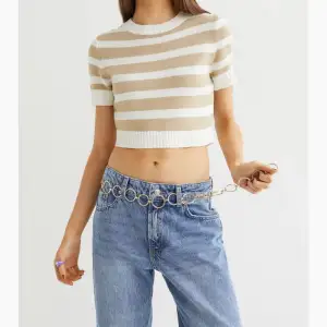 Nästan helt oanvänd randig croptop som är jättemysig. Köpt för 149kr 🫶