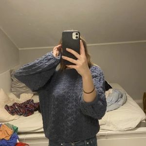 Stickad tröja  - Super fin tröja som jag inte haft användning för.