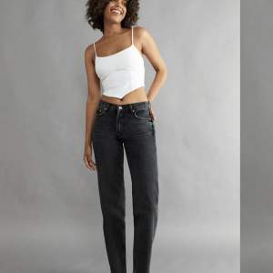 Low straight jeans från Gina, strl 34! säljer då de va för korta på mig, endast använda ett fåtal gånger, ej märkbart!