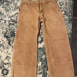 Carhartt byxor  - Carhartt byxor 30x30 men passar även 29x30 Priset kan diskuteras vid snabb affär!!