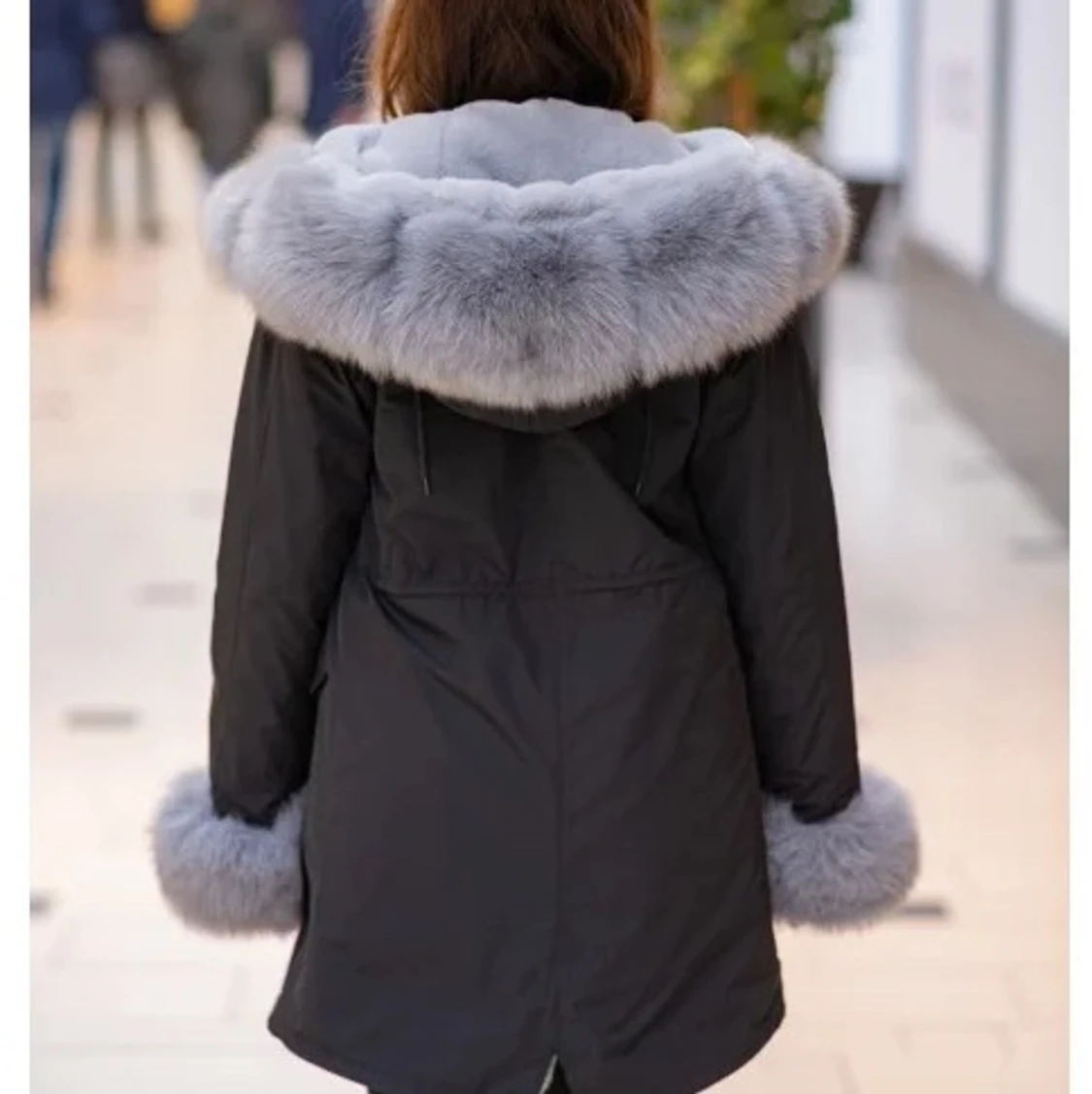 Svart jacka med grå päls storlek S - 90