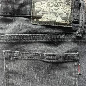 Svarta crocker jeans, Lågmidjade och bootcut💓Midja: 66 Innerben: 75