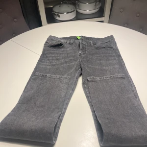 Diesel jeans regular fit - Storlek: 32x32 Diesel jeans knappt använda Orginal pris: 1000