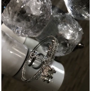 Smycken  - Silvriga smycken från Edblad för totalt 700kr, säljer båda för 250 eller 100kr styck ❤️ går även att mötas i Stockholm för att slippa betala frakt ❤️