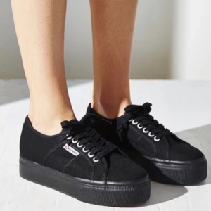 Supergas  - Säljer mina svarta supergaskor. Använda 2 gånger.