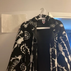 Supreme x South2 West8 Fleece Jacket - Supreme jacka köpt 2019  Condition 8/10 Använd fåtal gånger Pris kan diskuteras 