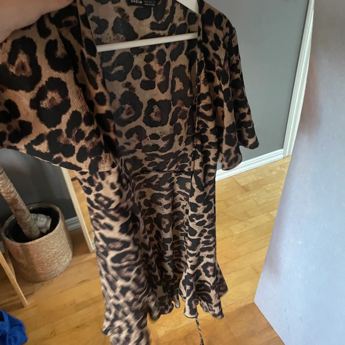 Lejopard mönstrad klänning