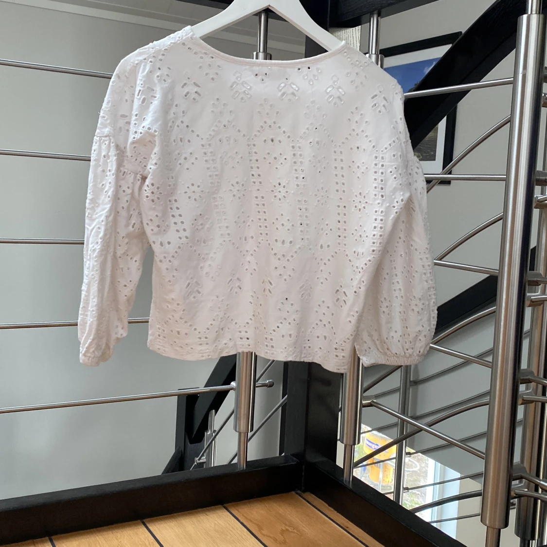 Vit broderad blus  - 90