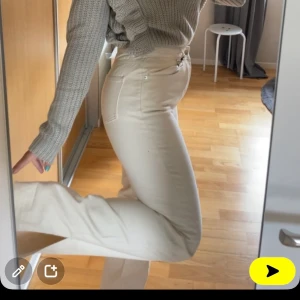 Krämvita Jeans - Jättesnygga jeans som inte kommer till användning längre 