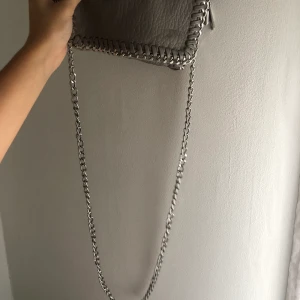 Tiamo väska - Säljer denna väska från Tiamo, använder den inte längre. Den är jättefin och säljer för billigt pris👍