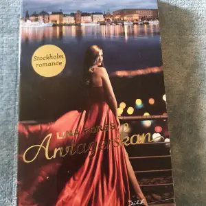 Serie: Stockholm romance Arvtagerskan - del 1 - Lina Forss  Arvtagerskan är den första boken i Stockholm romance, en romantrilogi om stark passion, laddade intriger och målmedvetna kvinnor.  Samfraktar givetvis!