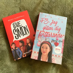 böcker  - love Simon , PS jag gillar dig fortfarande, om magiska stenar ( det står massa fakta om massa olika kristaller i denna bok ) helt oskadade! Helt nya! love Simon: 100kr | ps gillar dig fortfarande: 60kr | om magiska stenar 110kr | hör av dig vid intresse 💋