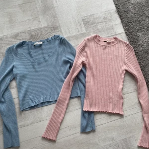Tröjor - Rosa är såld!! Säljer dess tröjorna då de inte satt bra på mig💗de är jätte stretchiga i materialet så de passar xs-M 