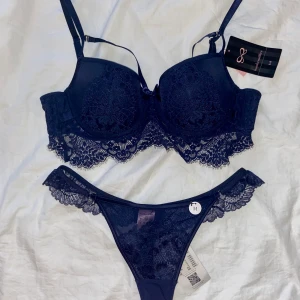 Underkläder set prislapp kvar - Prislapp kvar, oanvända. Bh: 80B, trosor: M.