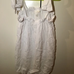 Oanvänd topp ! - FRAKT: 45kr 