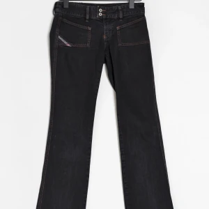 Lågmidjade disel jeans - Lågmidjade disel jeans köpta på zalando pre owned. Bra skick inga slitningar. 74 cm i midjan