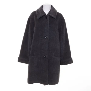 Kappa - Supermysig kappa som är perfekt till vintern! Köpt på sellpy för 400🫶 tryck inte på köp direkt! 