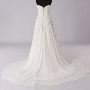 Brudklänning XS - Super fin brudklänningen med fint släp i str XS. Den är helt ny och endast provad. Bjuder på frakten 