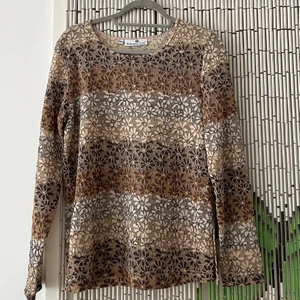 mesh flowery top  - mesh flowery top 🌸 🤎