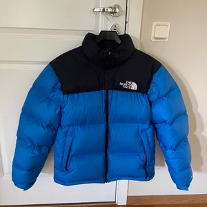The north face puffer - Tjena, tänkte sälja min fina north face jacka då den tyvärr är för liten. Den är i gott skick och storlek S.