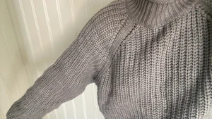 Stickad tröja  - Grå stickad tröja från NAKD. Nästintill oanvänd, storlek S💙