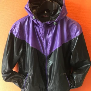 Windbreaker från Colorez  - Windbreaker från Colorez i storlek S.  Finns i Enskededalen 