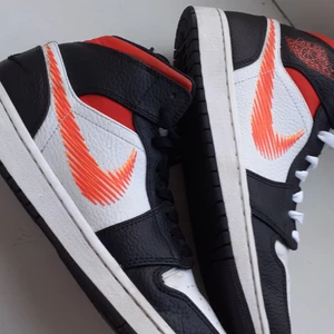 Nike air jordan 1 zig zag - Strl 42,5 skriv vid frågor  Skick 9/10 Fraktas