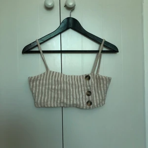 Topp från pull&bear - Randig topp från pull&bear. Storlek XS. 