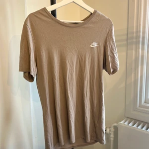Nike t-shirt - Skick: 8/10 Storlek: S Passar: S/M Orginalpris: 349kr 
