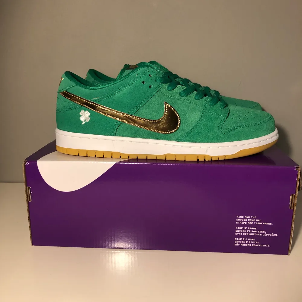 Nike SB Dunk low St. Patrick’s Day storlek 45. Deadstock, aldrig använda eller testade. Og allt + kvitto . Skor.