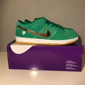 Nike SB Dunk low St. Patrick’s Day - Nike SB Dunk low St. Patrick’s Day storlek 45. Deadstock, aldrig använda eller testade. Og allt + kvitto 
