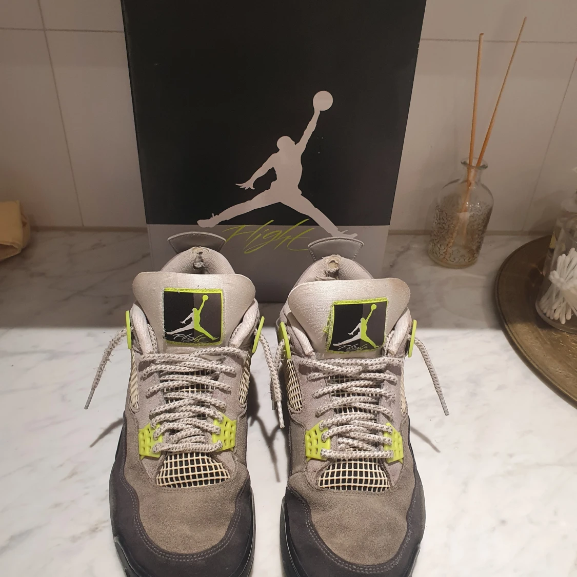 Jordan IV neon retro