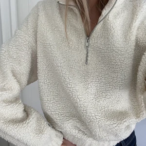 Tröja i teddy - Mysig teddytröja från GinaTricot storlek S. Bra skick🤍