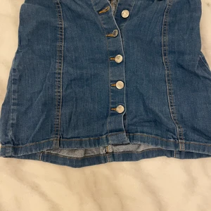 Kjol - Här har ni en jeans kjol från Ginatricot i stl 36